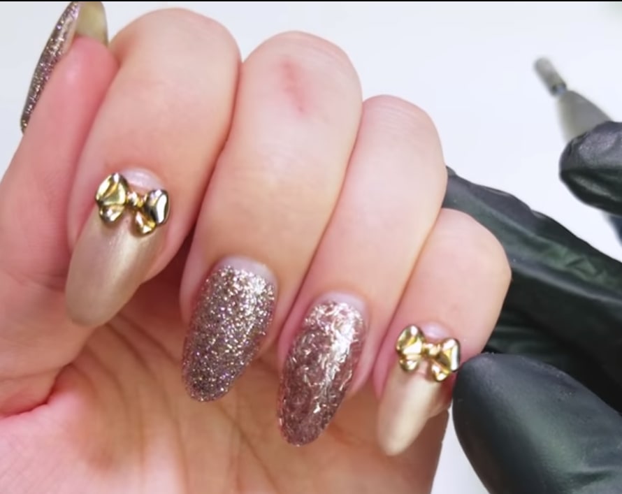 How to Remove 3-D Charms Safely