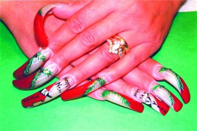 Our Favorite Reader Nail Art for the Winter Holidays