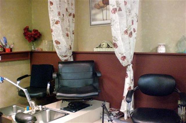 How did you choose your salon's color palette?