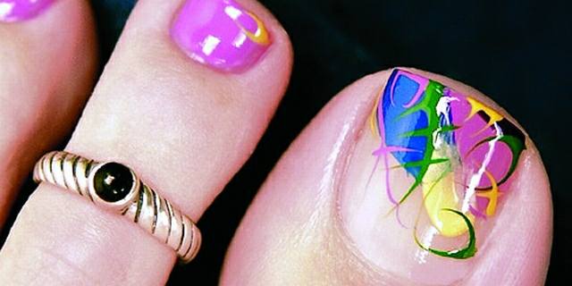 Show Those Toes