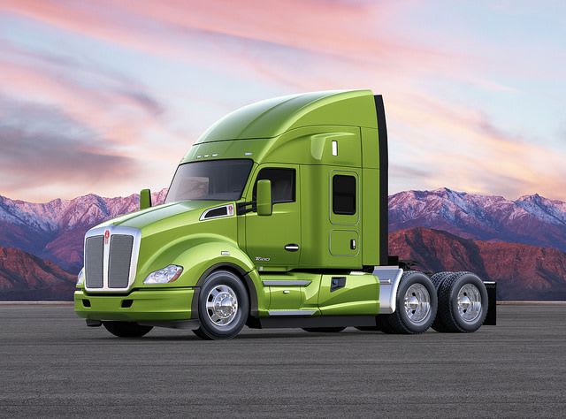Kenworth Makes 52-inch Mid-Roof Option Available for T680 Advantage