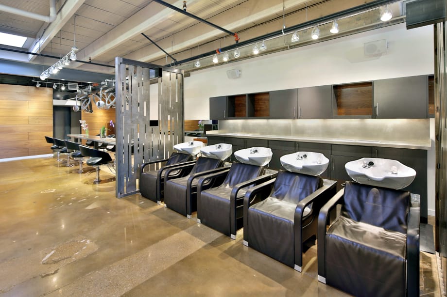 Salon Tour: Dominic Michael Salon