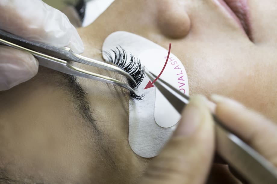 Lash Application How-to: Applying Oil-Proof & Instantly Waterproof Lashes