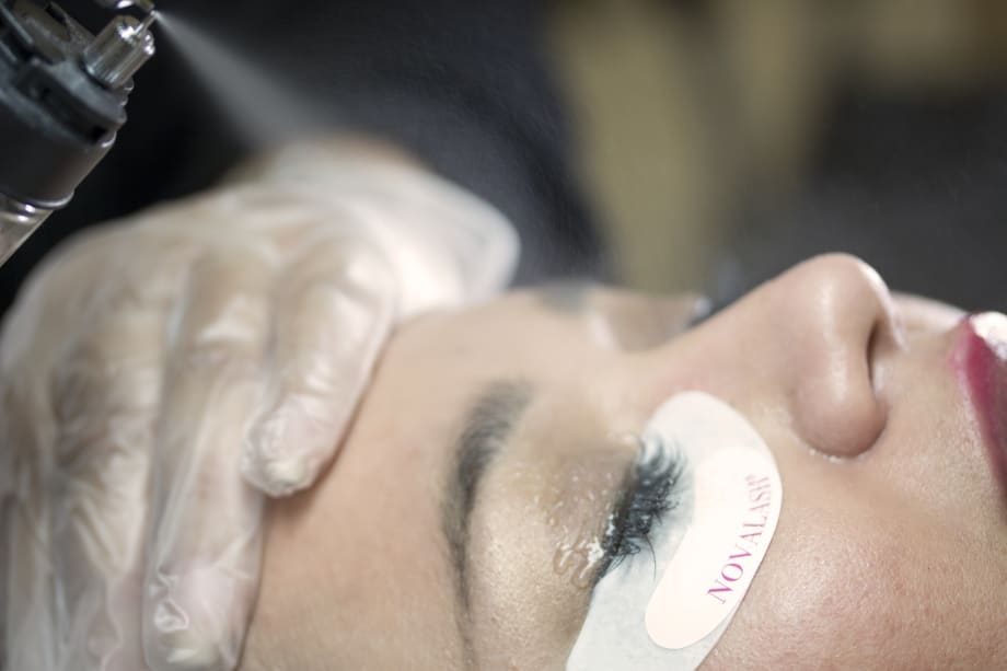 Lash Application How-to: Applying Oil-Proof & Instantly Waterproof Lashes