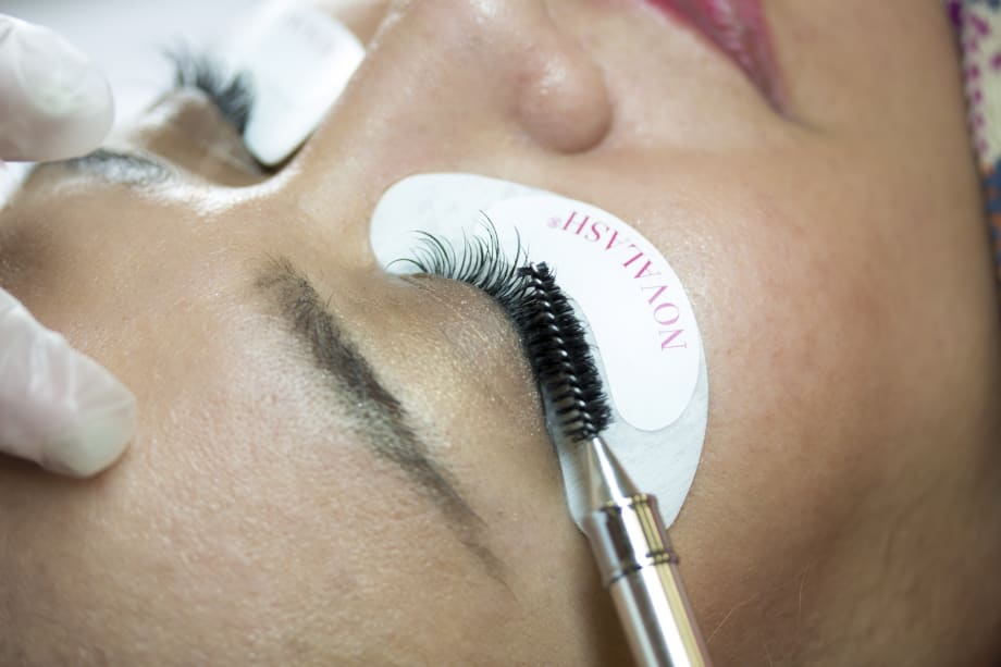 Lash Application How-to: Applying Oil-Proof & Instantly Waterproof Lashes