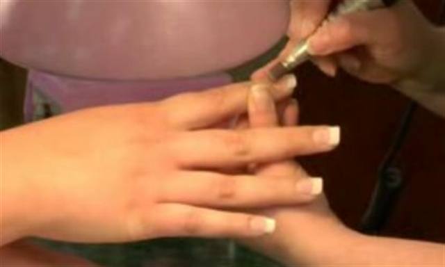 Applying Acrylic Nails : Acrylic Nail Blending