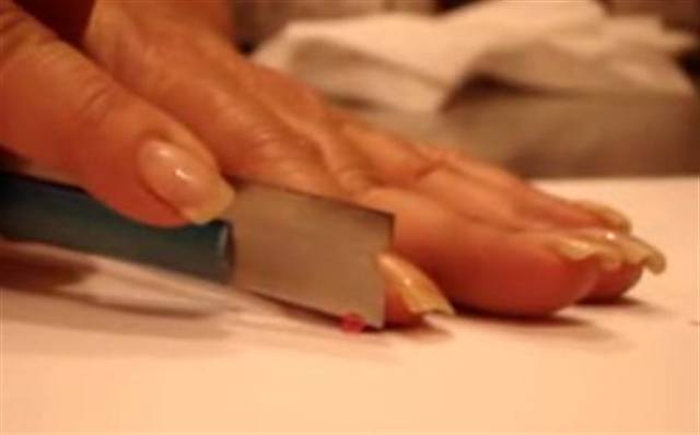 Clay Cane Slicing for Nail Art