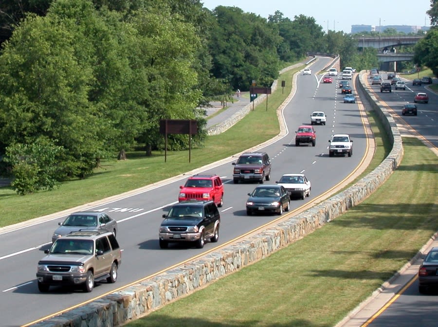 NHTSA: Young, Affluent Drivers More Likely to Speed
