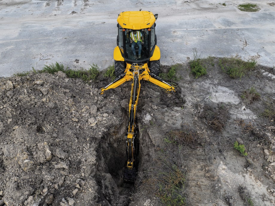 JBC 4CX_PRO backhoe loader