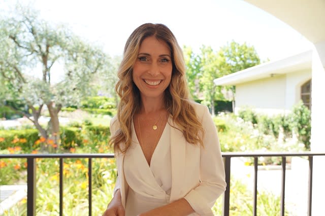 COLOR CORRECTION: 1-hour to Blend Over-Highlighted Hair and Cover Gray