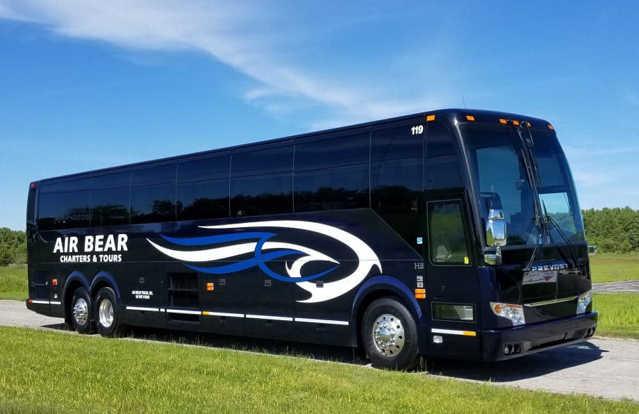 Prevost delivers H3-45s to Mich., Alaskan operators