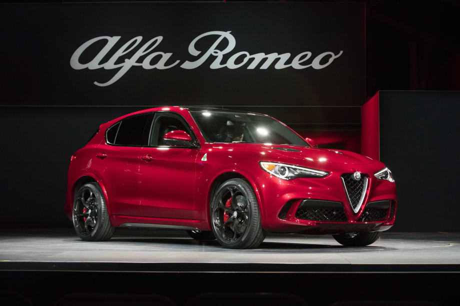 Base 2018 Alfa Romeo Stelvio SUVs to Debut in N.Y.