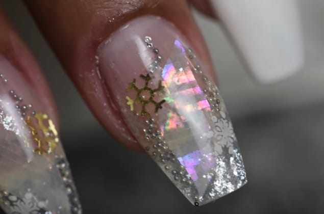 Futuristic Snowflake Design With Hard Gel