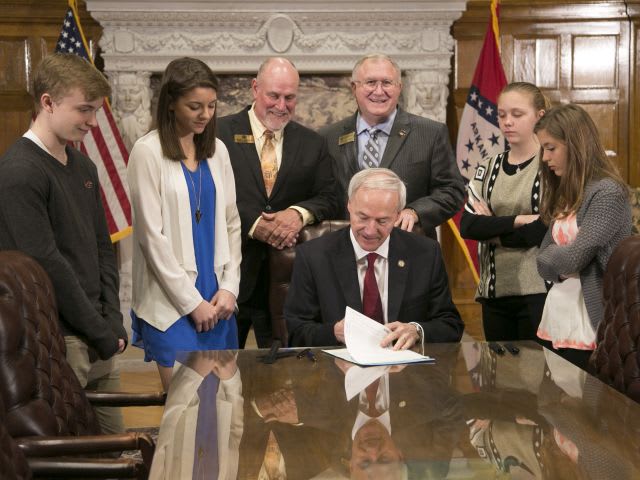 New Arkansas Law Allows Local Control for School Bus Seat Belts