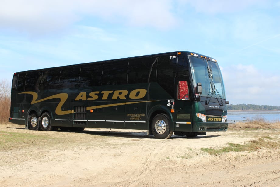 Prevost delivers 2 H3-45s to Fla.