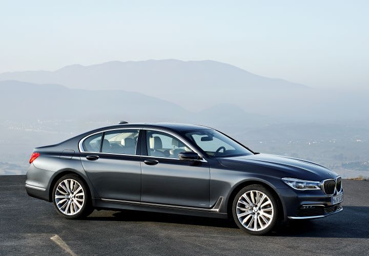 2016 BMW 7 Series Gets Lighter, Adds PHEV