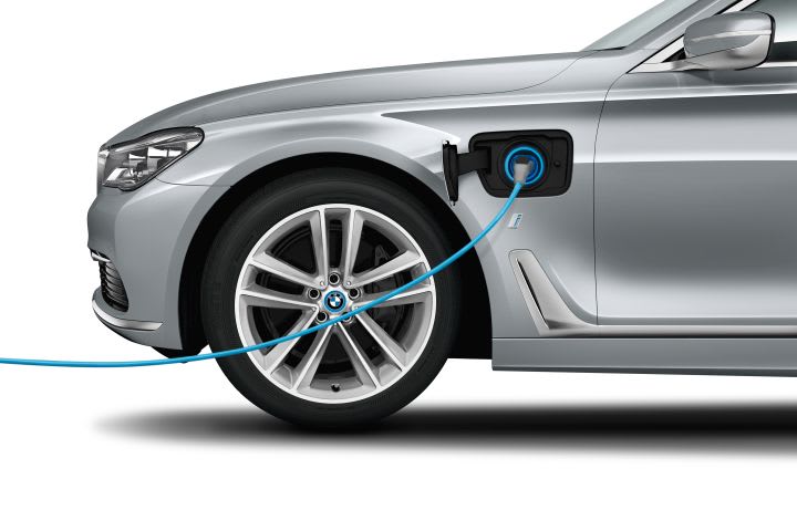 BMW Showing PHEV Lineup in L.A.