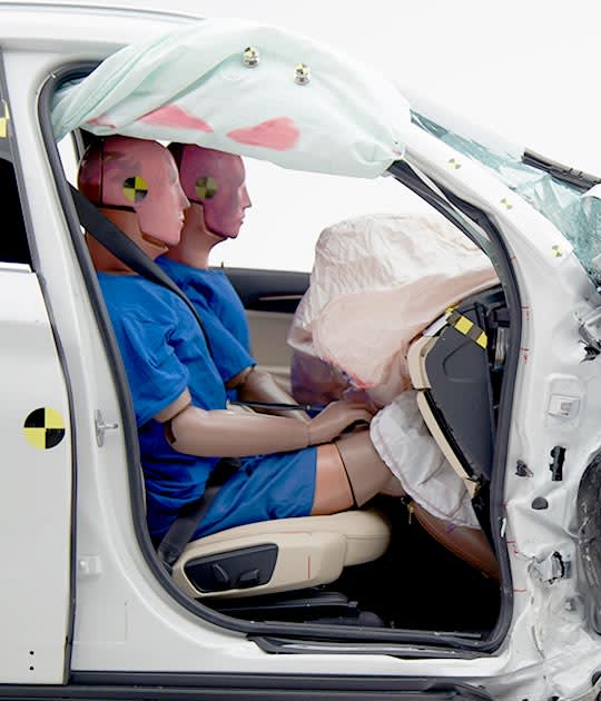 IIHS Crash-Tests Compact SUVs for Passenger Safety