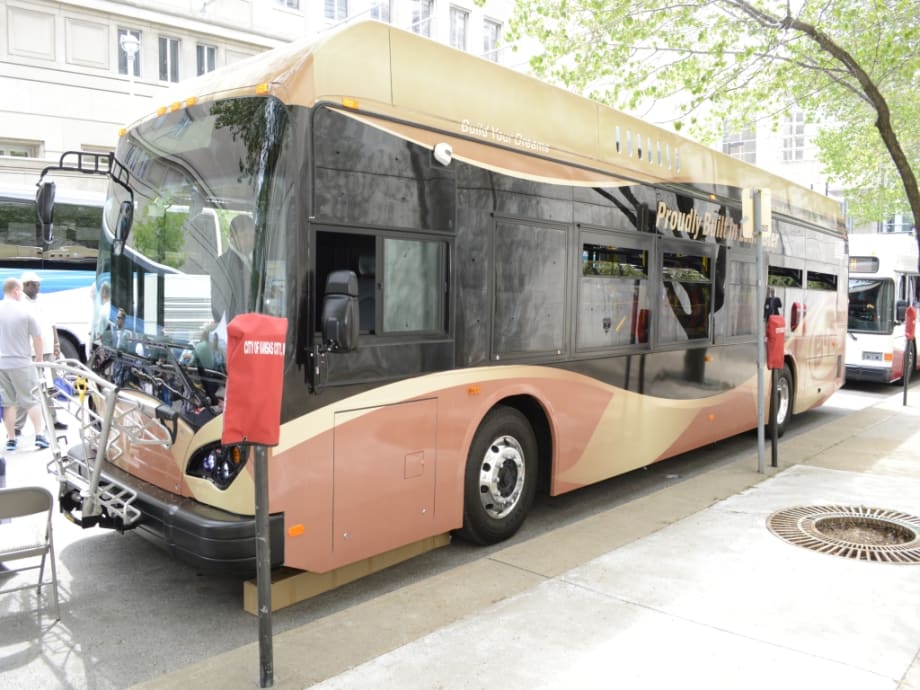 BYD delivers electric buses to London