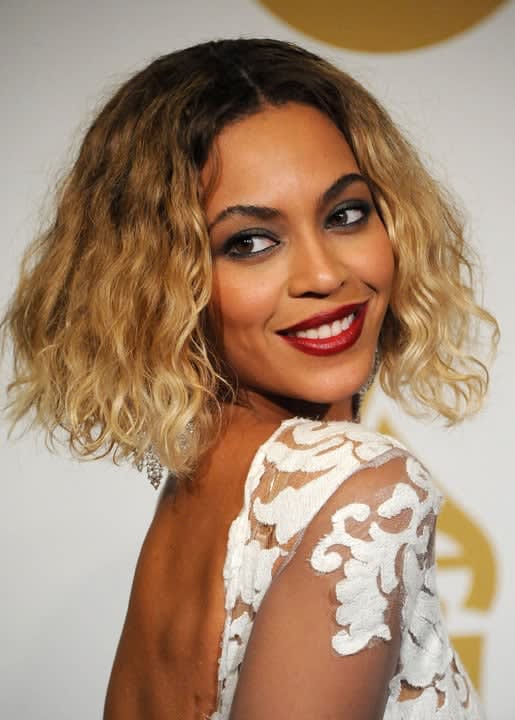 THE GRAMMYS: Women's Hair, Make-up and Nails Worth Noting