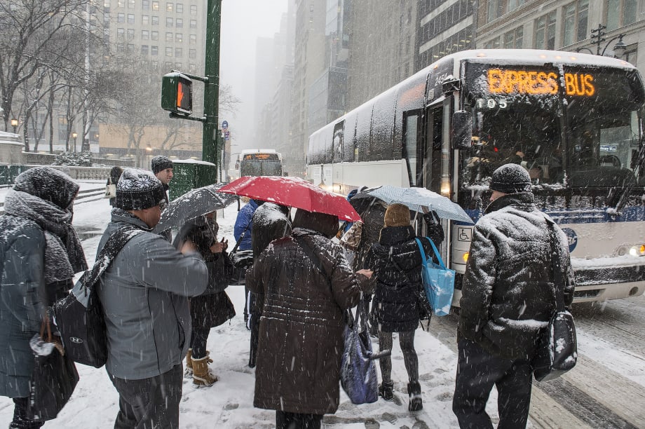 N.Y. MTA prepares for snowstorm with army of workers, heavy equipment
