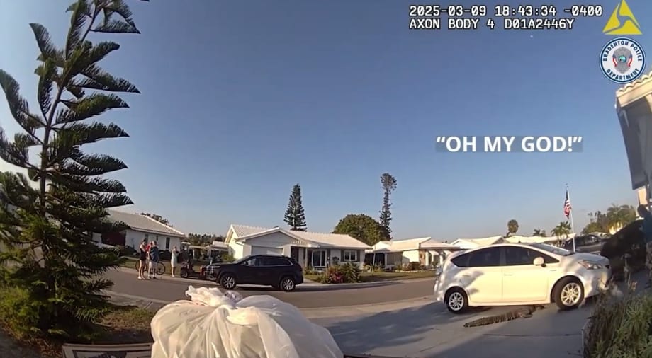 Florida Officer Delivers Pizza After Gator Blocks Customer’s Driveway