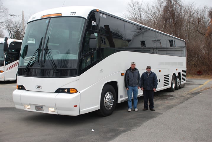 MCI delivers coaches, driving simulator to Green Bay, Wis.