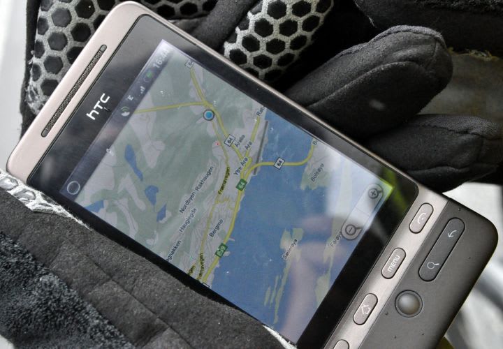 Using Cellphone GPS While Driving Now Legal in Calif.