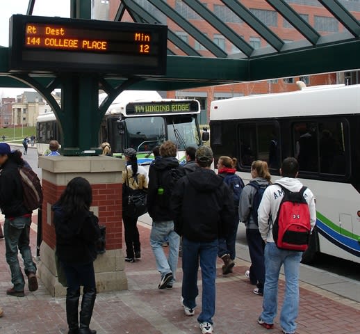 Web Extra: Syracuse U., Centro debut GPS tracking system