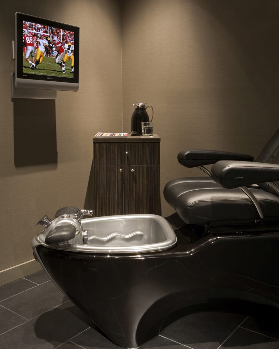 The Grooming Lounge Caters to Men In Person and Online