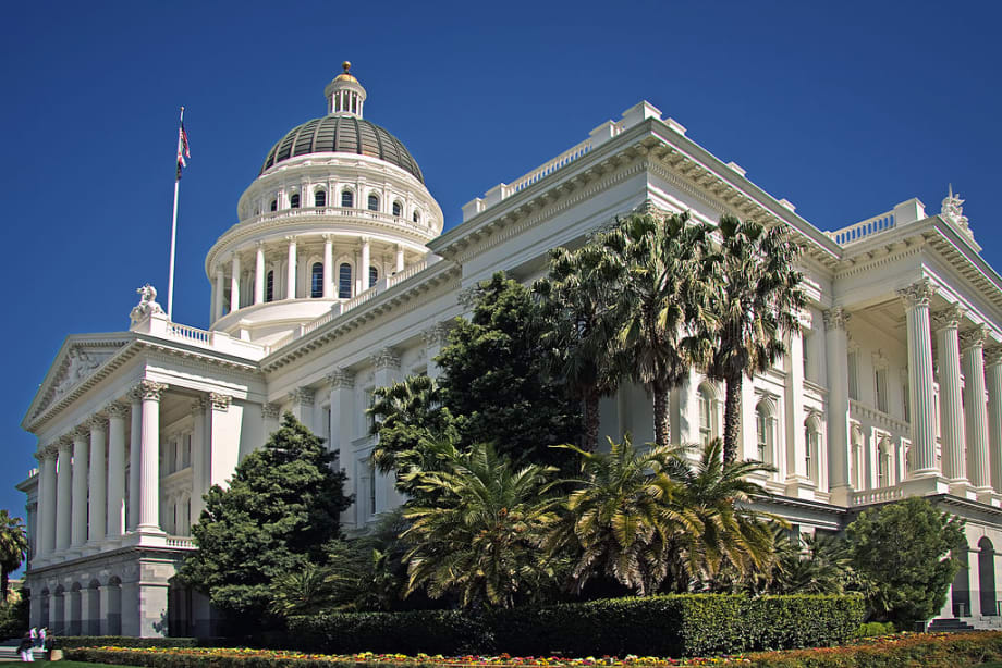 Calif. Governor signs 2 motorcoach safety bills