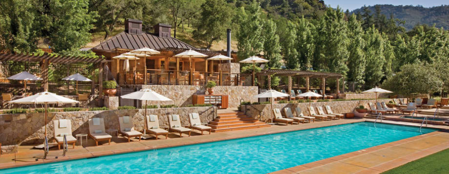 Avis Partners with Luxury Home Club