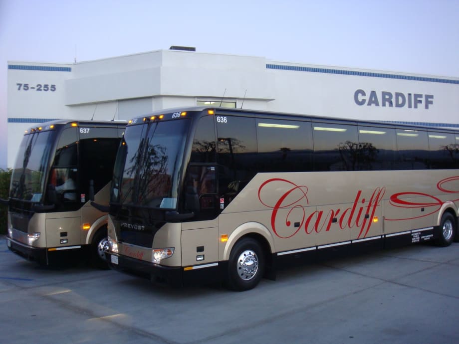 Prevost delivers H3-45s to Calif., Neb.