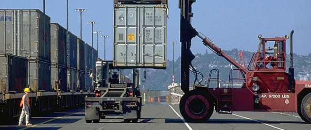 GDP, Consumer Confidence Indicate a Slowing Recovery