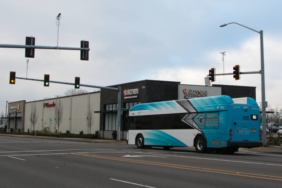 Cherriots bus at traffic signal using LYT technology.