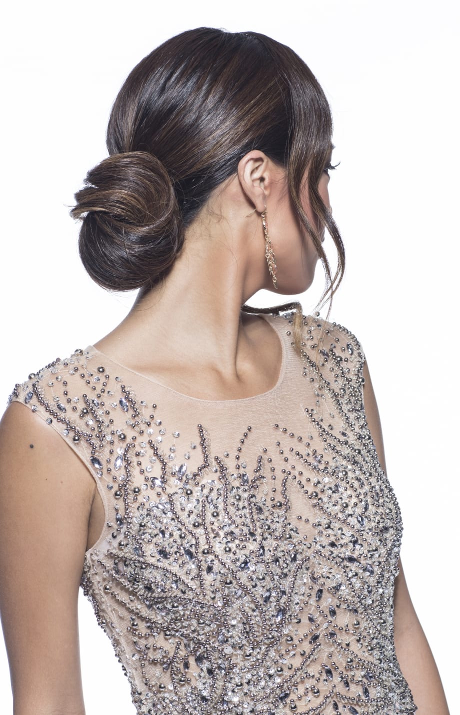 HOW-TO: Glamorous, Low Textured Bun