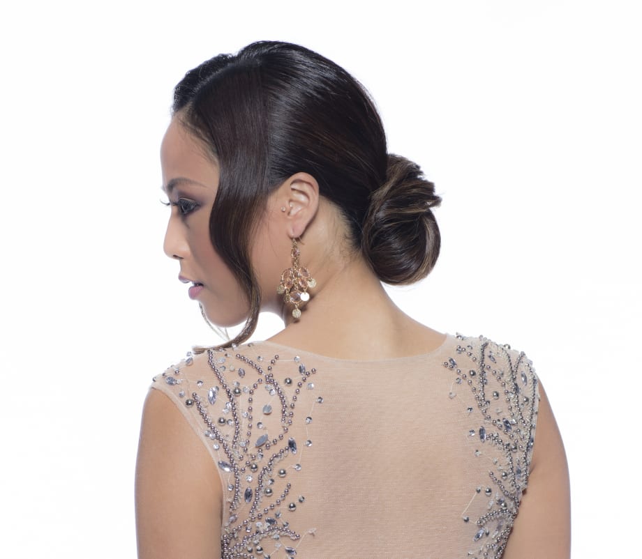 HOW-TO: Glamorous, Low Textured Bun