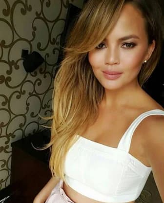 Get the Formula: Chrissy Teigen's Lightened Ends