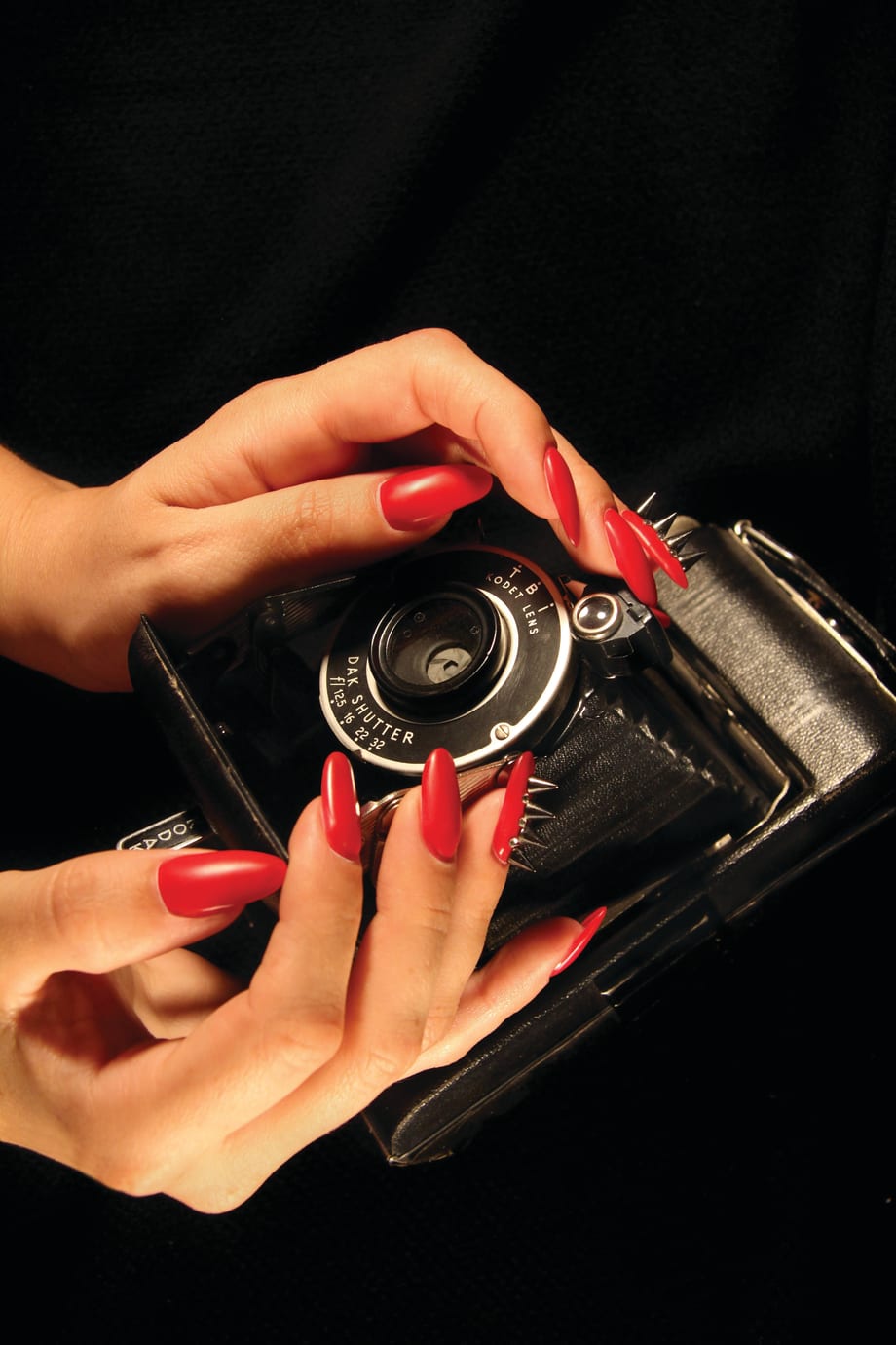Cover Tech Contest 2015: The Masked Woman Wins