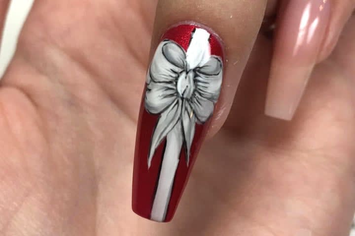 Christmas Gift and Bow Nails