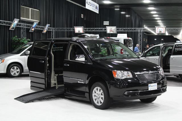 Chrysler Shows Minivans With Mobility Equipment in Detroit