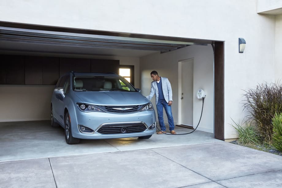 2017 Chrysler Pacifica Hybrid Retails for $34,495