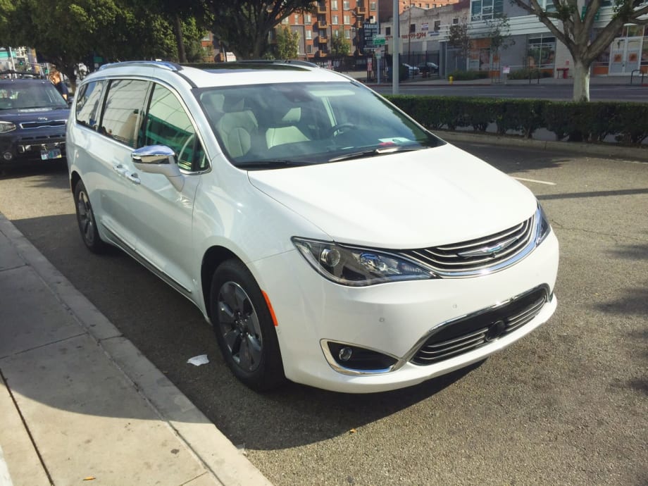 2017 Chrysler Pacifica Hybrid Provides 530 Miles of Range