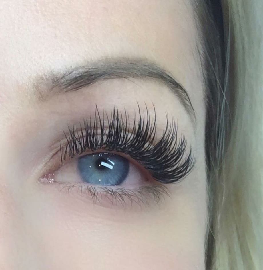 Be a #LashBoss Like Lindsey Rae Joslyn Rohner