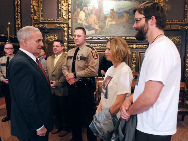 Crossing arms mandated on new school buses in Minn.