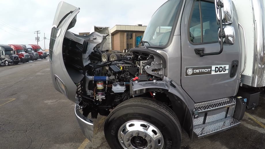 First Look at Detroit DD5 Medium-Duty Engine