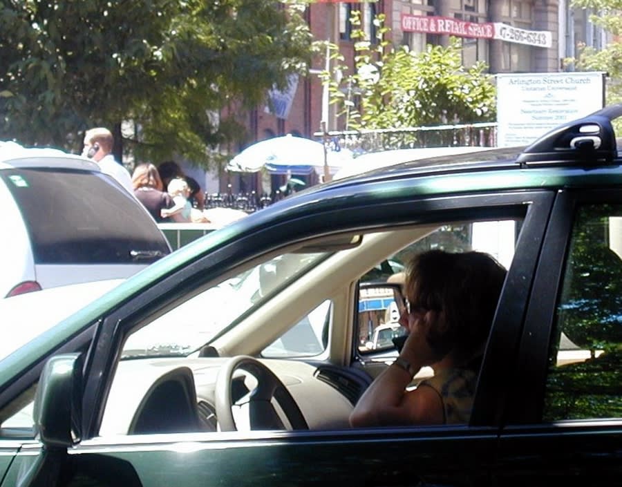 Feds Urge Companies to Adopt Distracted Driving Policies