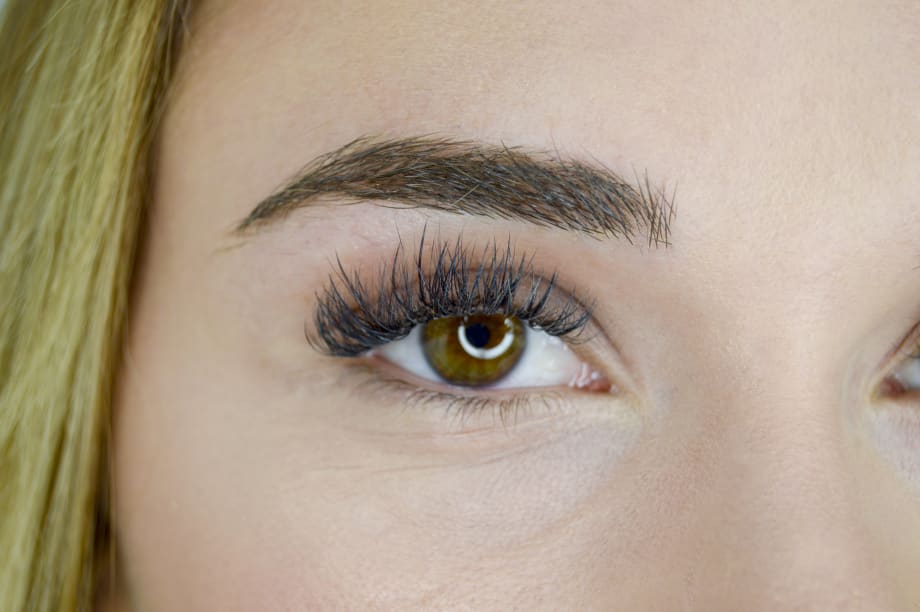 How to Guarantee Long-Lasting Winter Lashes
