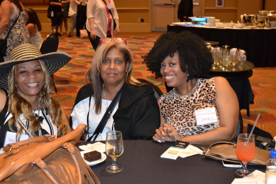 See the Faces Behind the Online Handles at 2016 Nailtech Networking Event