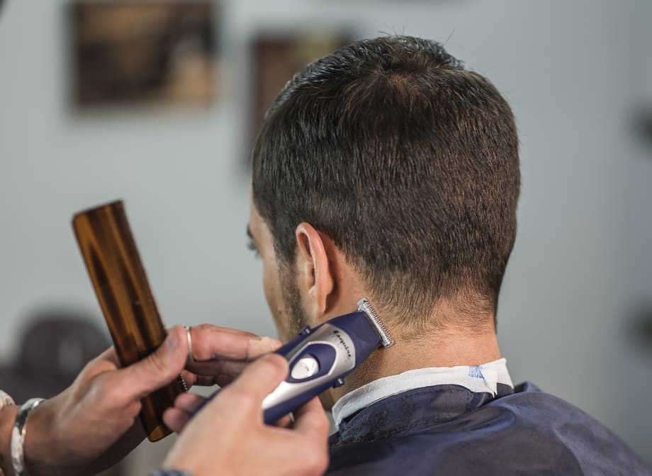 HOW-TO: Men's Textured Hair Cut Using Scissor-Over-Comb